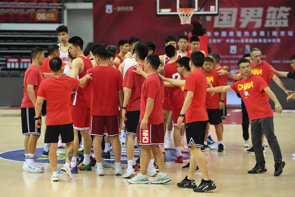 媒体人：中国队顶住对手开局侵袭夺回优势 要打好下半场开个好头